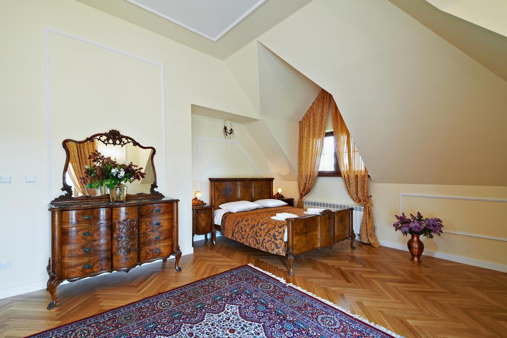 Dwor Osmolice Bed & Breakfast Bialki Dolne Exterior photo