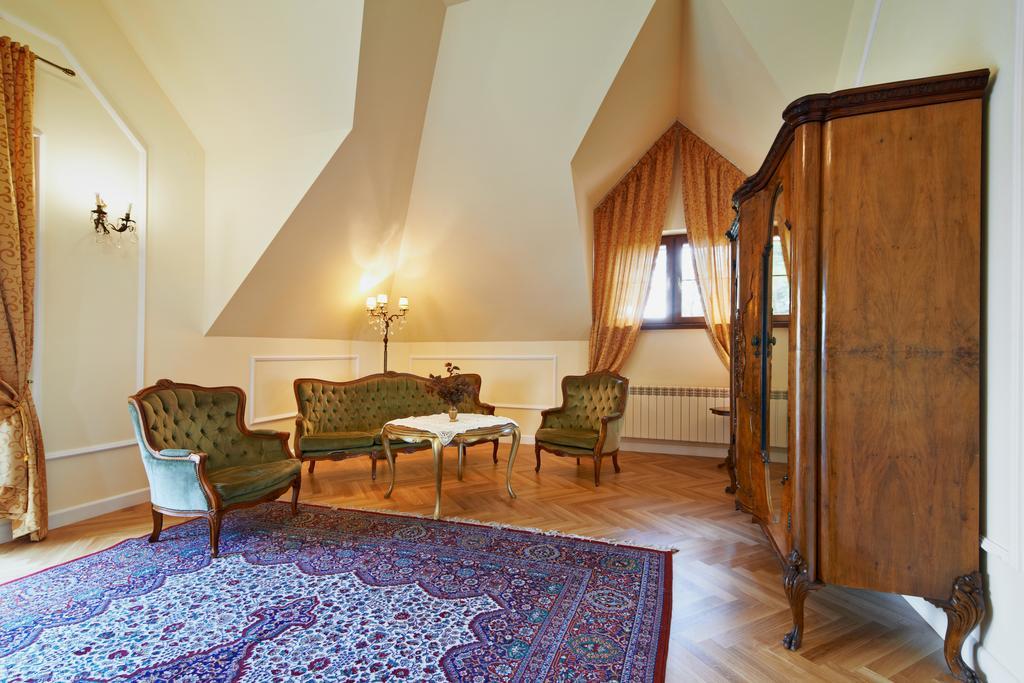 Dwor Osmolice Bed & Breakfast Bialki Dolne Exterior photo