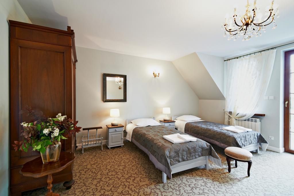Dwor Osmolice Bed & Breakfast Bialki Dolne Exterior photo