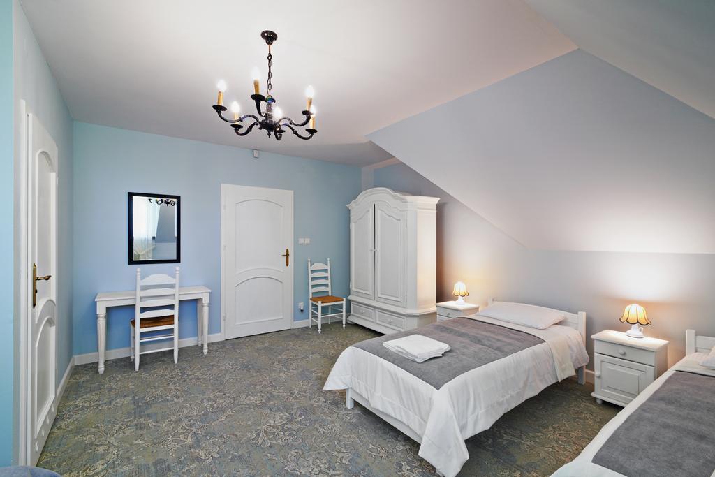 Dwor Osmolice Bed & Breakfast Bialki Dolne Exterior photo