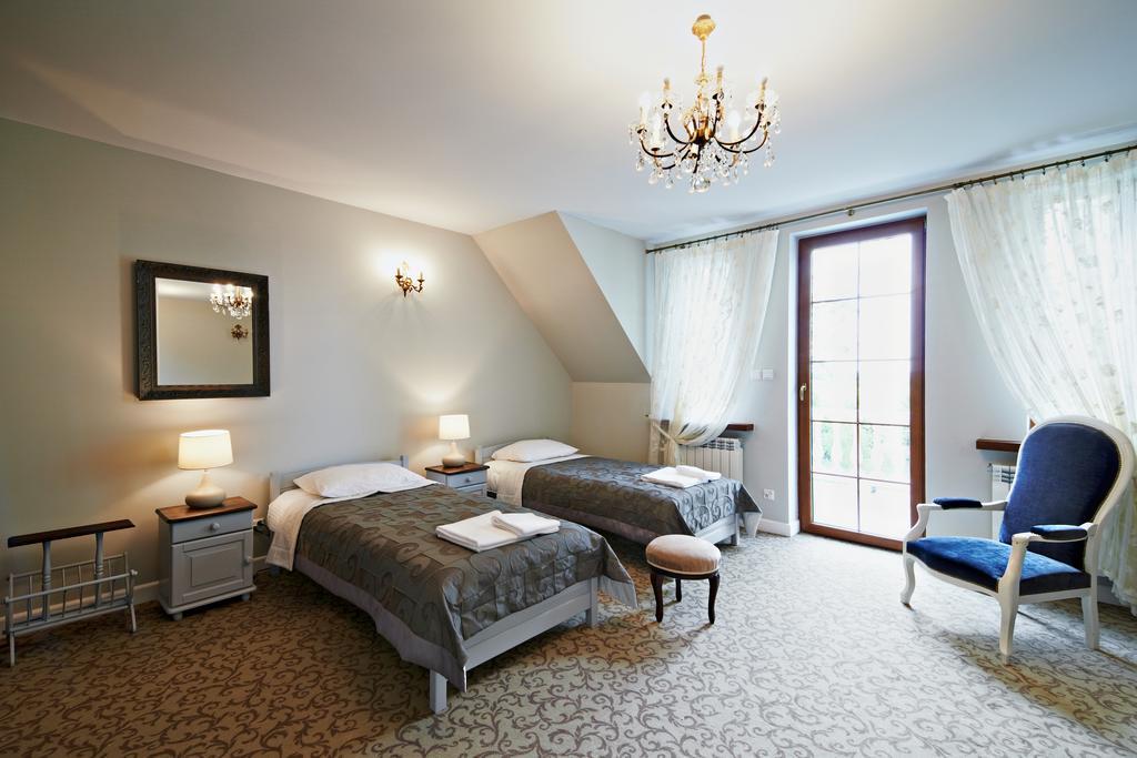 Dwor Osmolice Bed & Breakfast Bialki Dolne Exterior photo