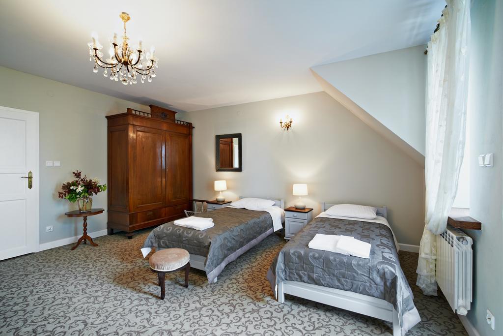 Dwor Osmolice Bed & Breakfast Bialki Dolne Exterior photo
