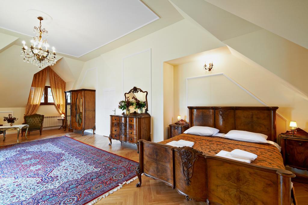 Dwor Osmolice Bed & Breakfast Bialki Dolne Exterior photo