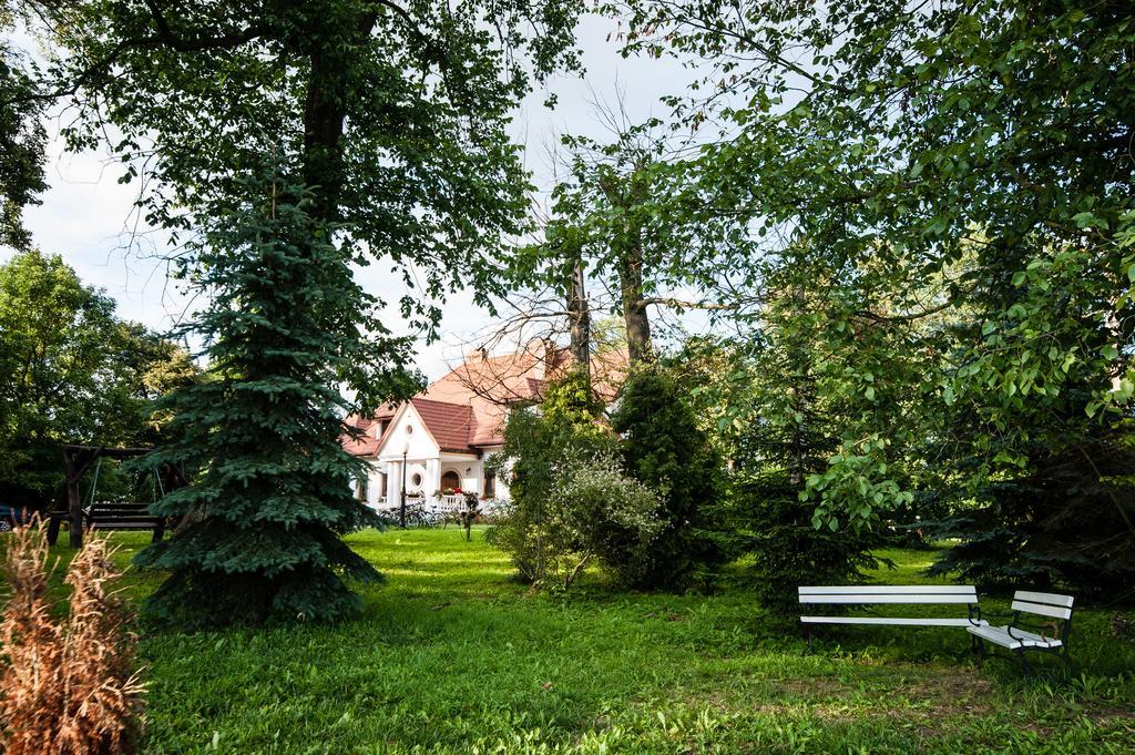 Dwor Osmolice Bed & Breakfast Bialki Dolne Exterior photo