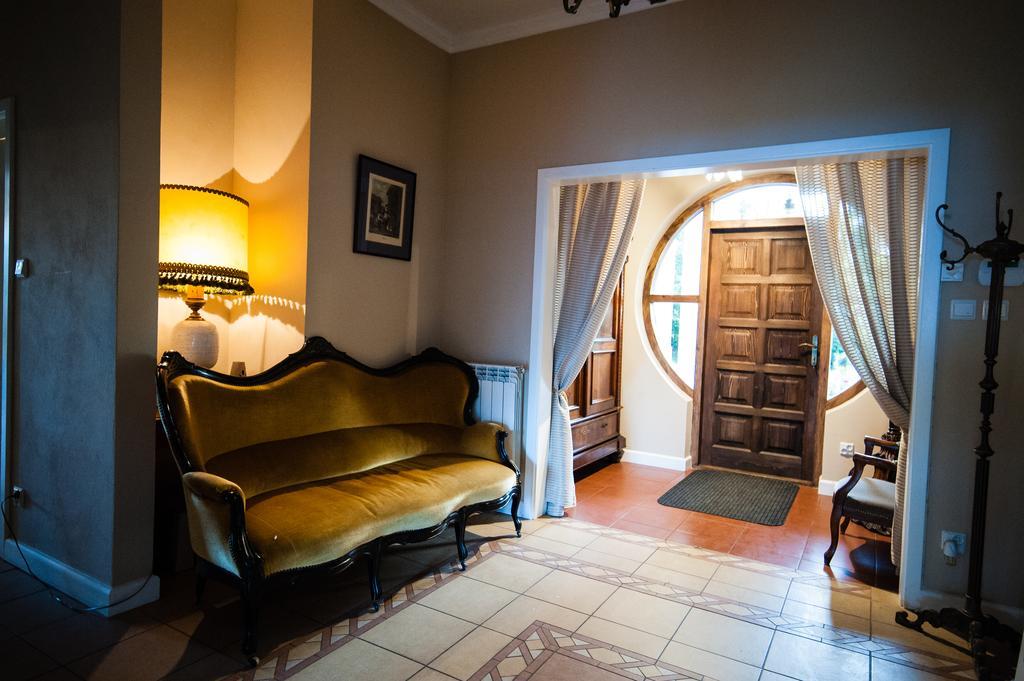 Dwor Osmolice Bed & Breakfast Bialki Dolne Exterior photo
