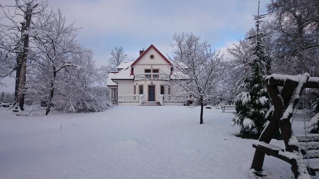 Dwor Osmolice Bed & Breakfast Bialki Dolne Exterior photo