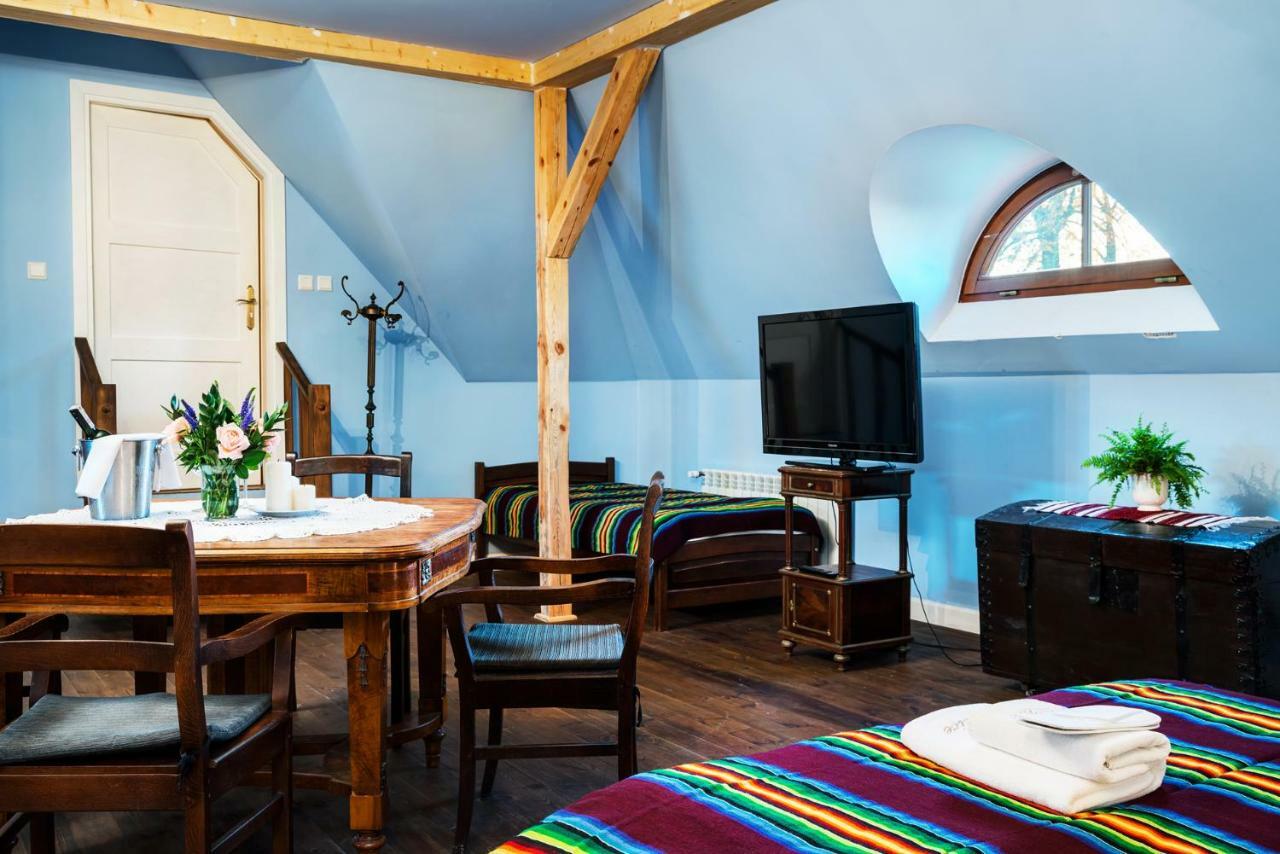 Dwor Osmolice Bed & Breakfast Bialki Dolne Exterior photo